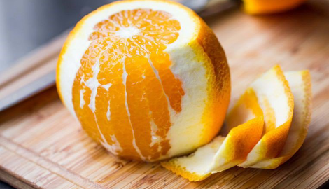 Lifehack : comment couper une orange sans la salir ?