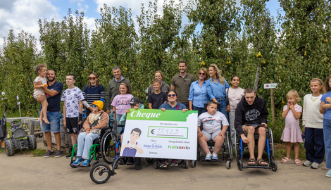 48 wenskinderen van Make-A-Wish plukken vandaag de peren van hun eigen wensboom bij Fruitsnacks